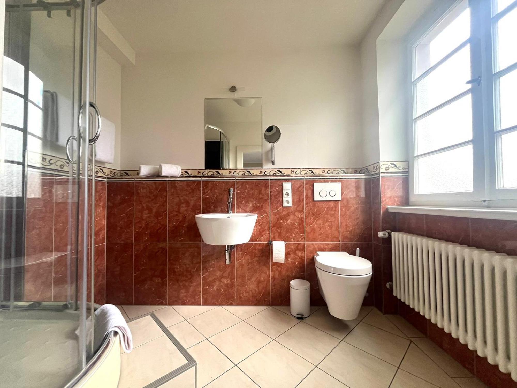 Karolingerhof - Mosel Hotel Krov Ngoại thất bức ảnh