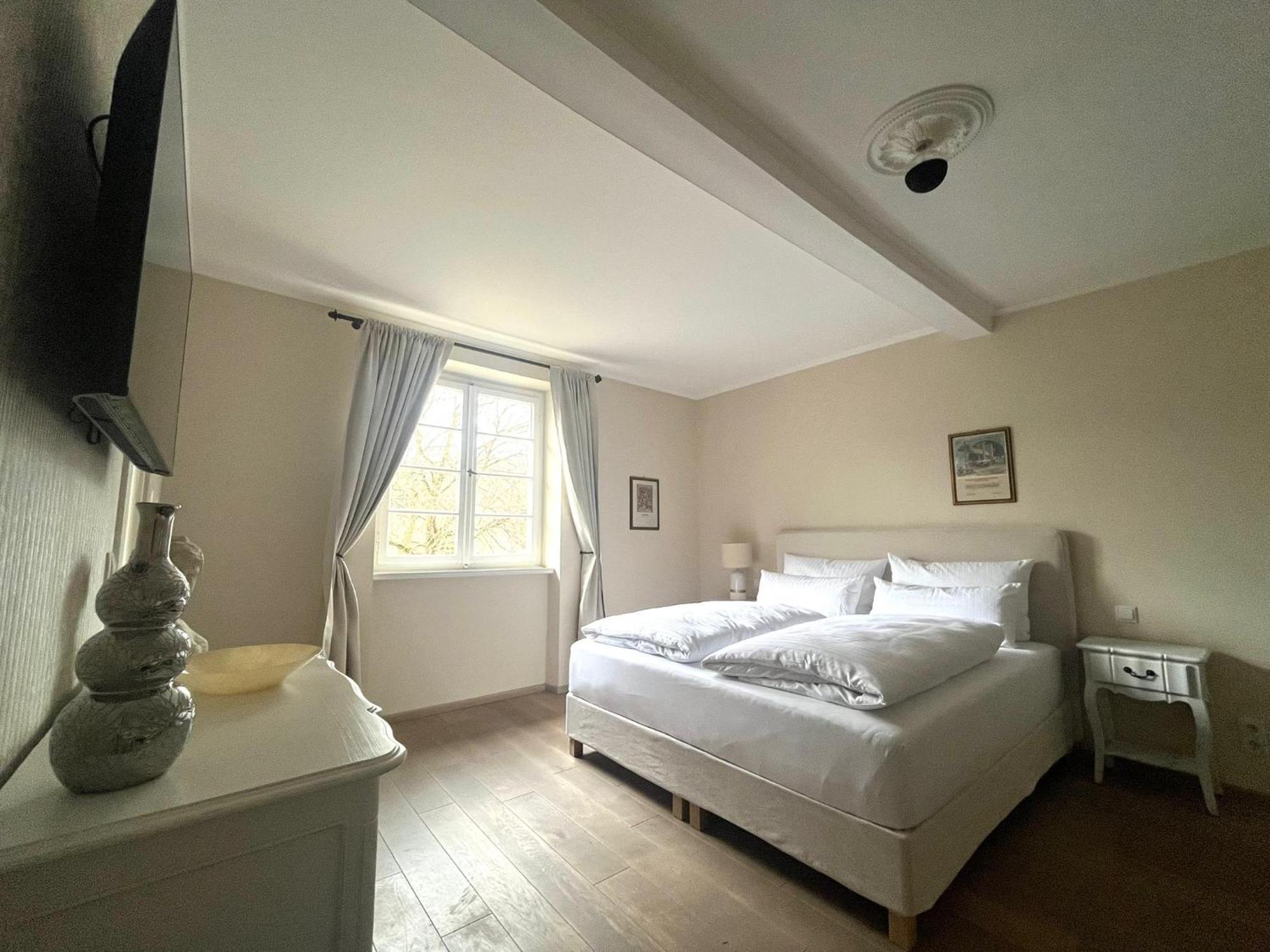 Karolingerhof - Mosel Hotel Krov Ngoại thất bức ảnh