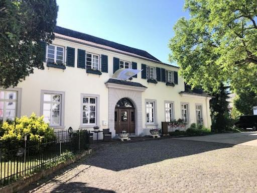 Karolingerhof - Mosel Hotel Krov Ngoại thất bức ảnh