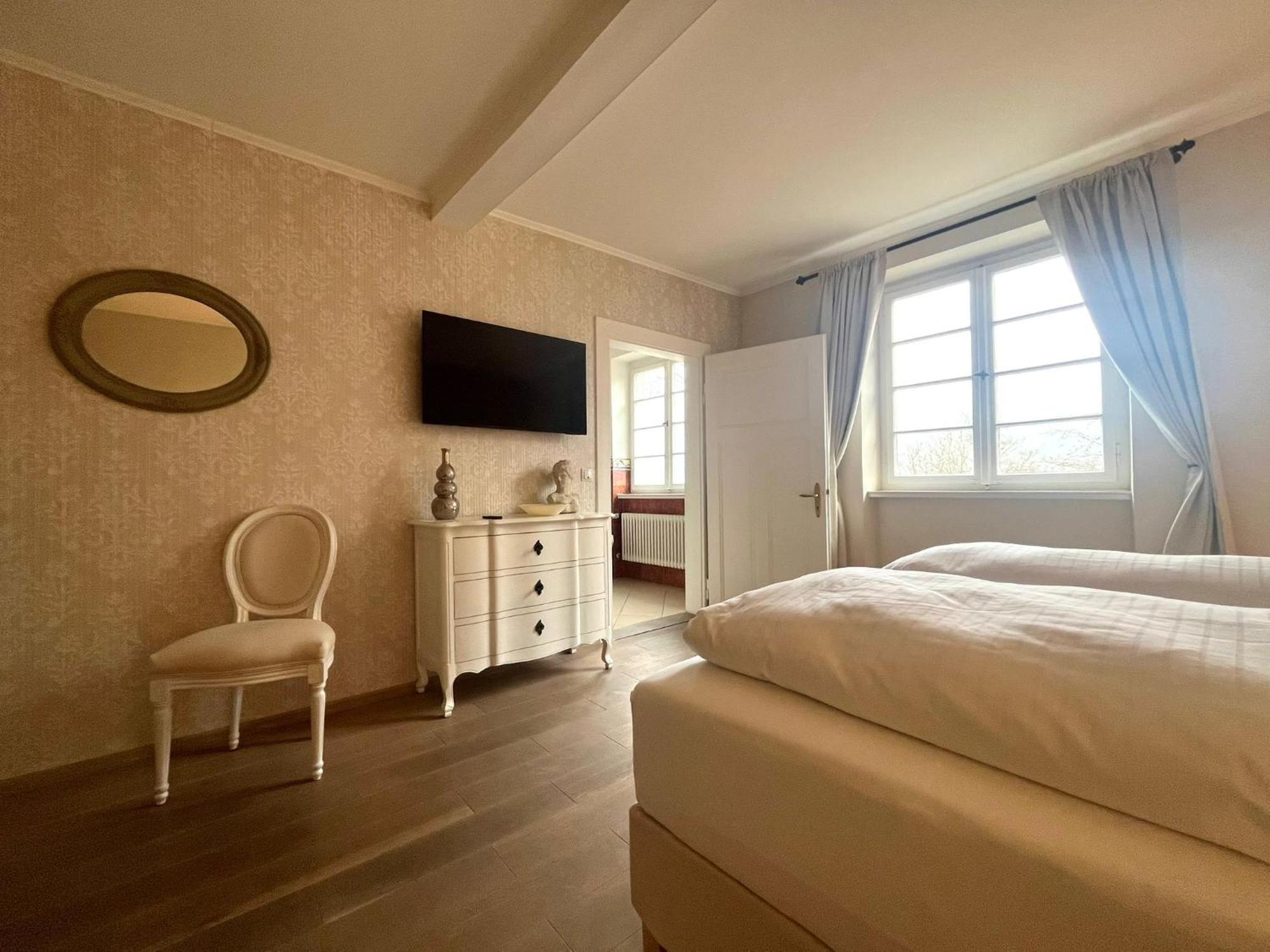 Karolingerhof - Mosel Hotel Krov Ngoại thất bức ảnh
