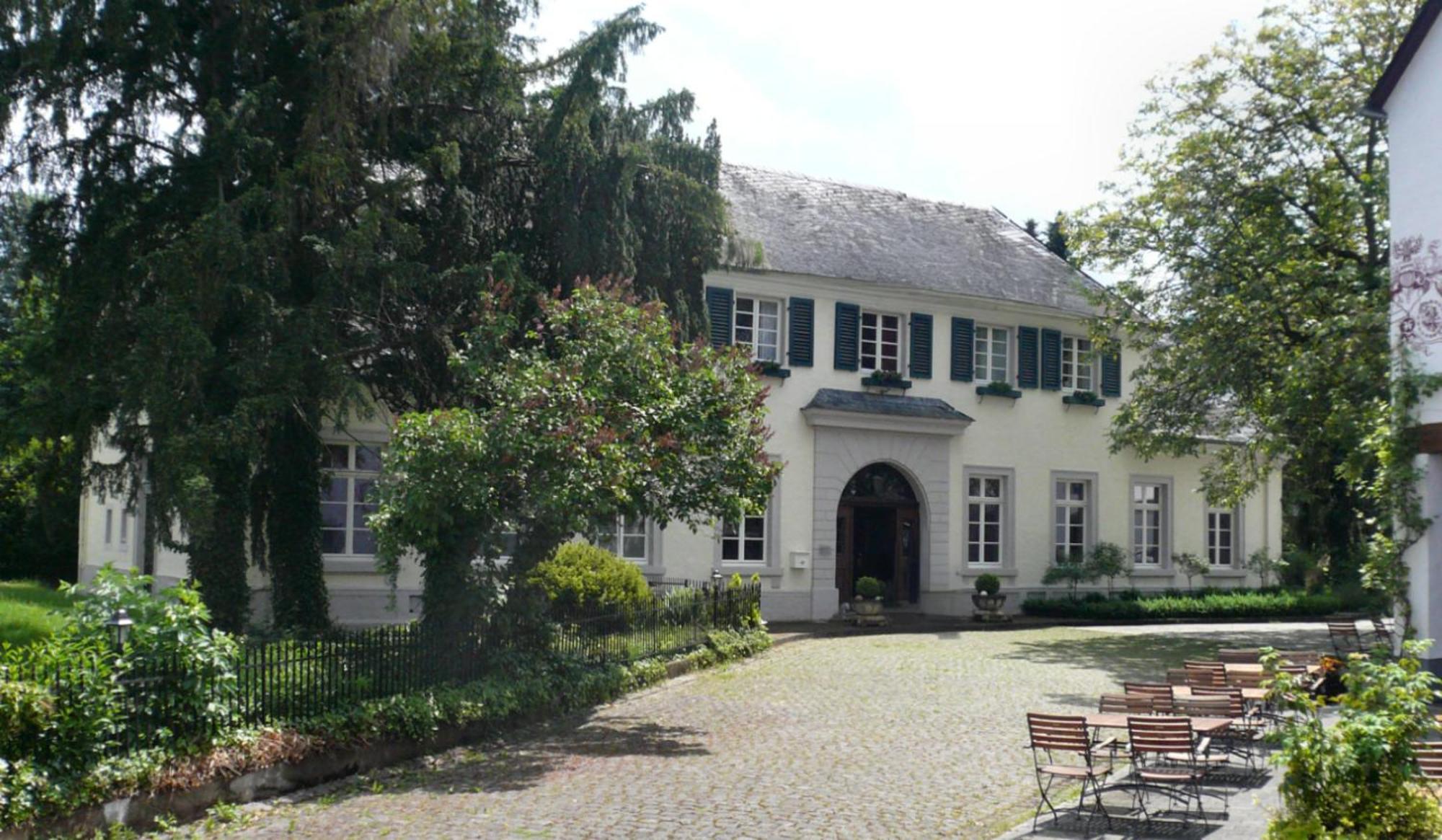 Karolingerhof - Mosel Hotel Krov Ngoại thất bức ảnh