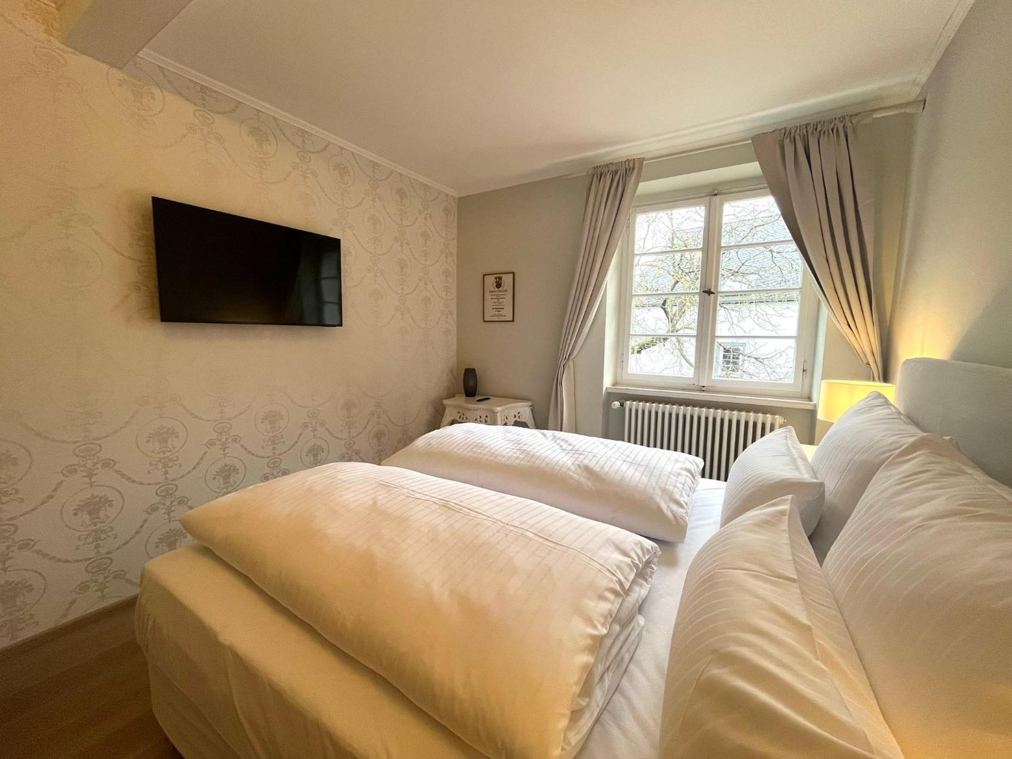 Karolingerhof - Mosel Hotel Krov Ngoại thất bức ảnh
