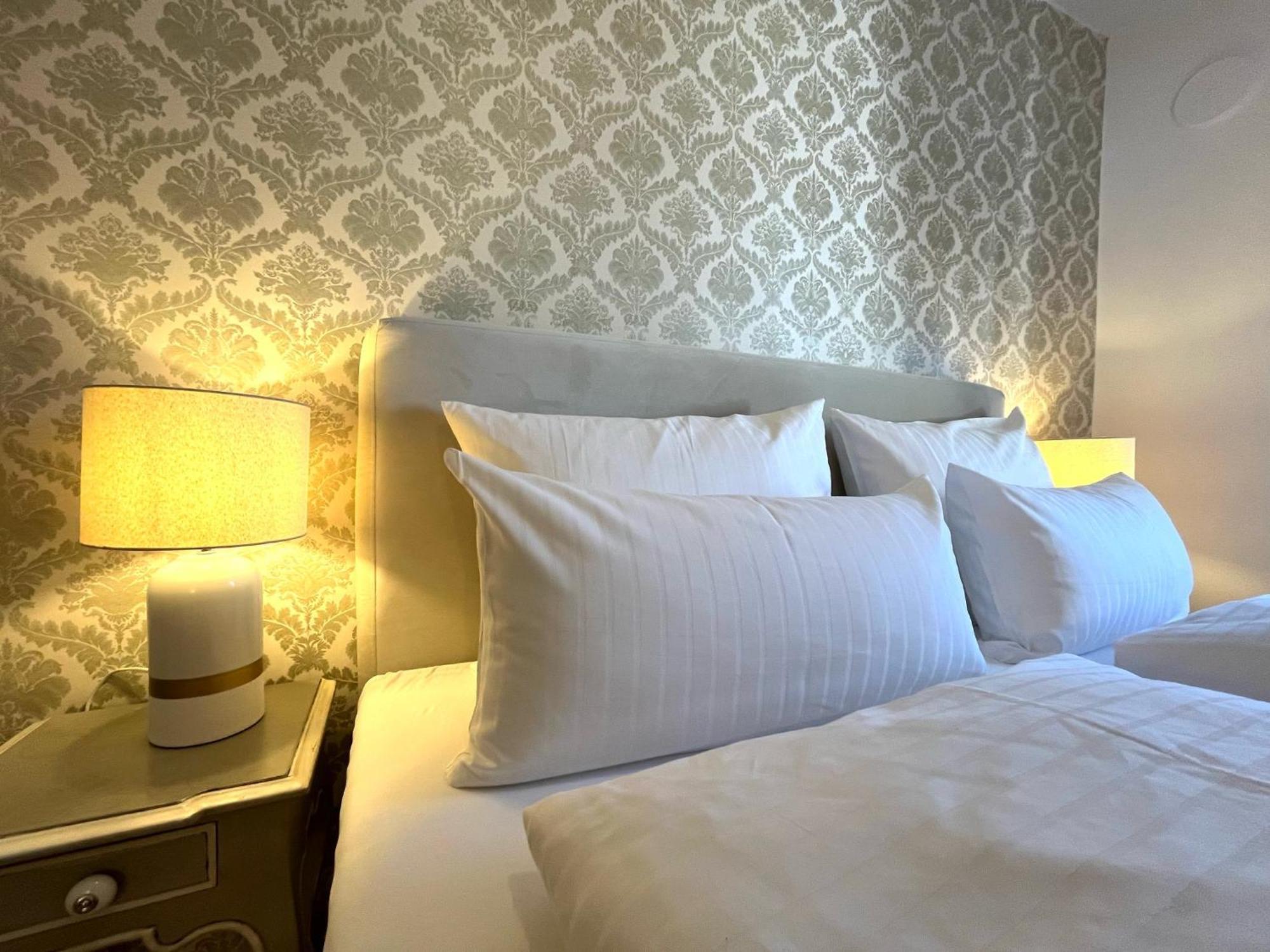 Karolingerhof - Mosel Hotel Krov Ngoại thất bức ảnh