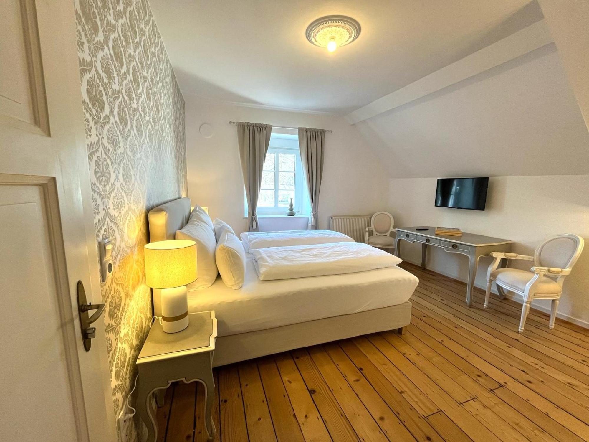 Karolingerhof - Mosel Hotel Krov Ngoại thất bức ảnh