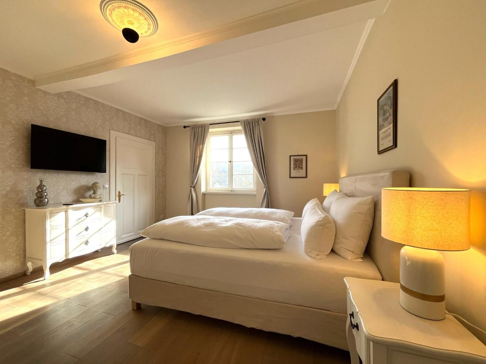 Karolingerhof - Mosel Hotel Krov Ngoại thất bức ảnh