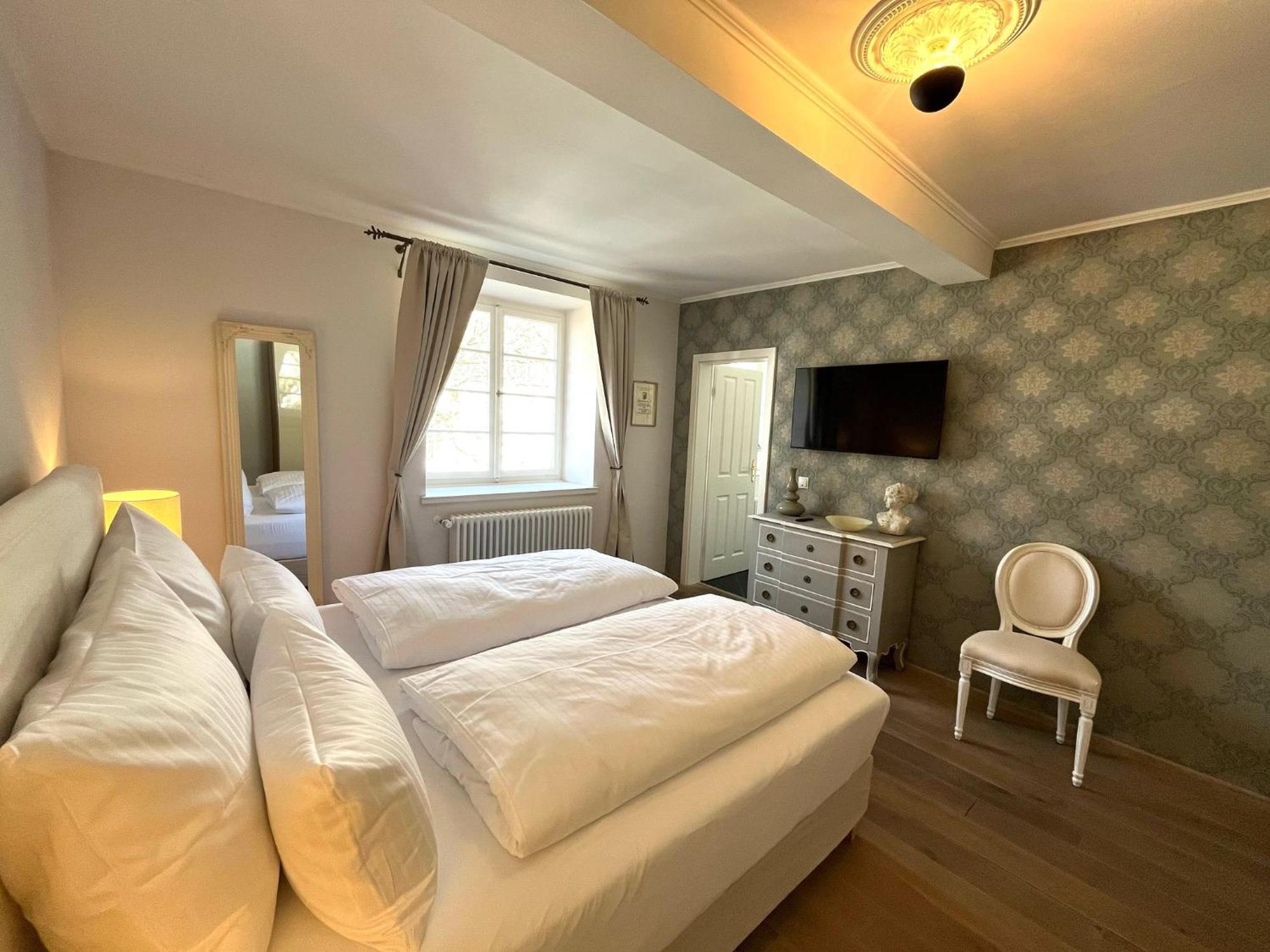 Karolingerhof - Mosel Hotel Krov Ngoại thất bức ảnh